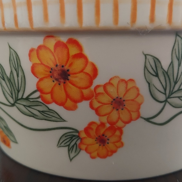 Temp-tations by Tara 1.0 Quart Morning Glory Ovenware Dish With Hot Plate - Picture 4 of 4